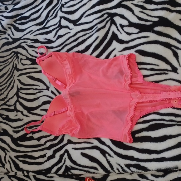 Lingerie - Picture 4 of 5